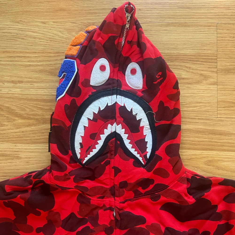 “BAPE” Color Camo Shark Full-zip Hoodie RED (Size Large)